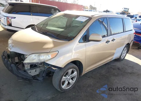 2011 Toyota Sienna Base V6 z USA, uszkodzony, nr VIN 5TDZK3DC5BS026763